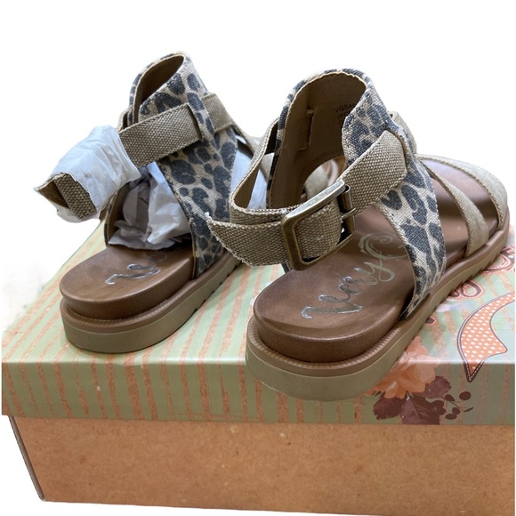 Very G Jayla 2 Tan Leopard Starppy Sandals - Picture 4 of 8